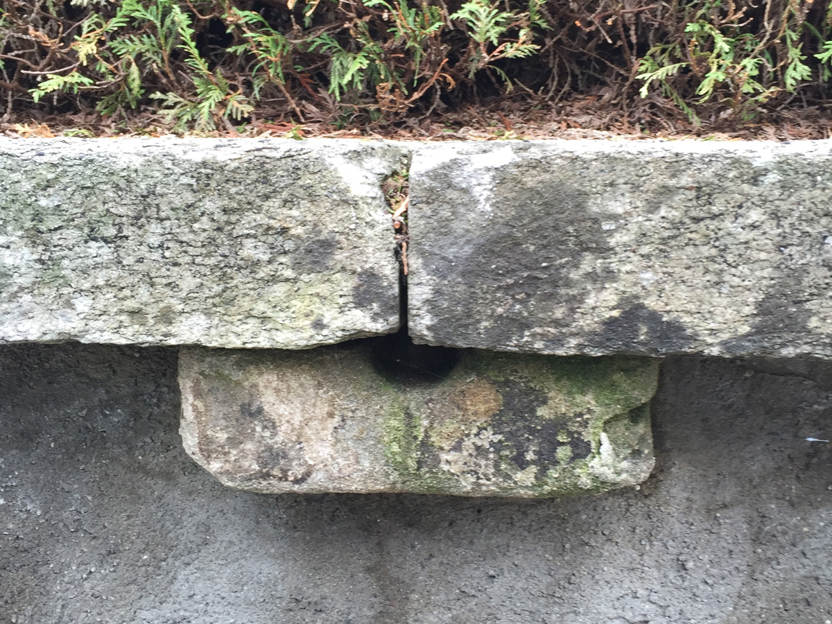 KeraMar AG | Entwässerung einer antiken Natursteinmauer
