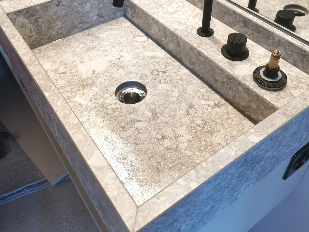KeraMar AG | Lavabo aus Feinsteinzeugplatten