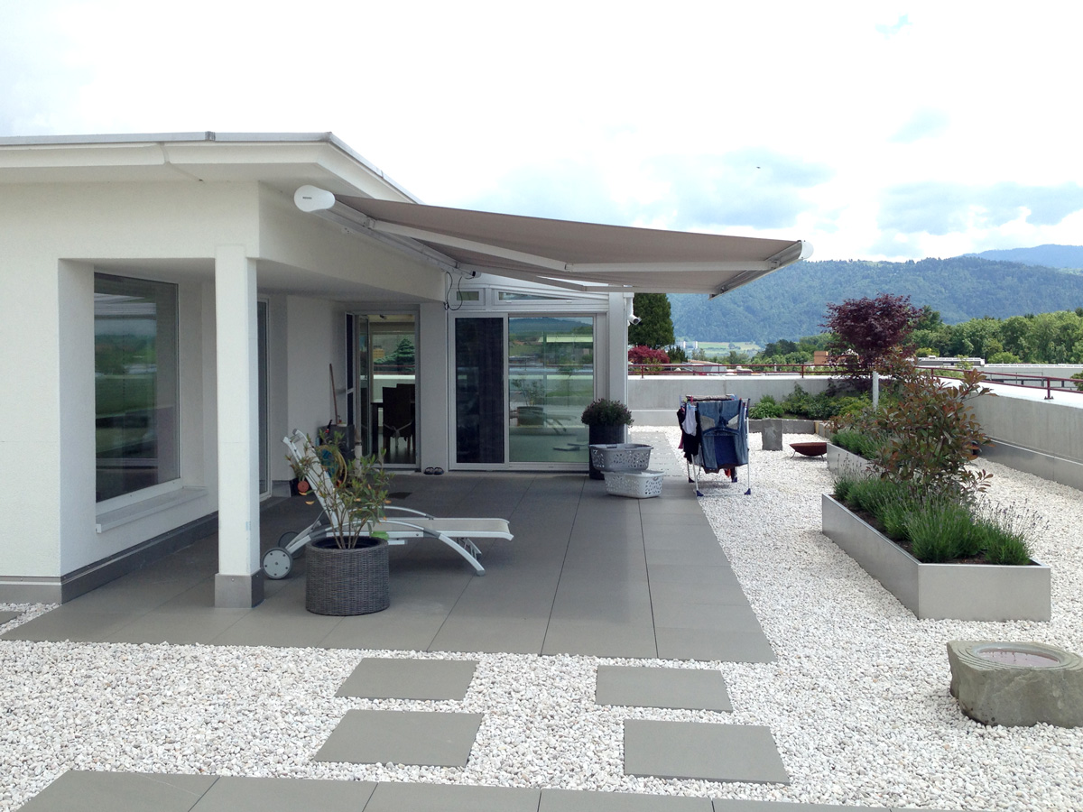 KeraMar AG | Terrassenbelag aus Feinsteinzeug mit Marmorschotter
