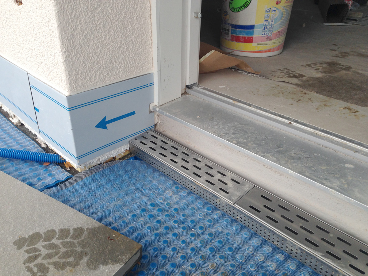 KeraMar AG | Terrassenarbeiten Drainage Entwässerungsrinne