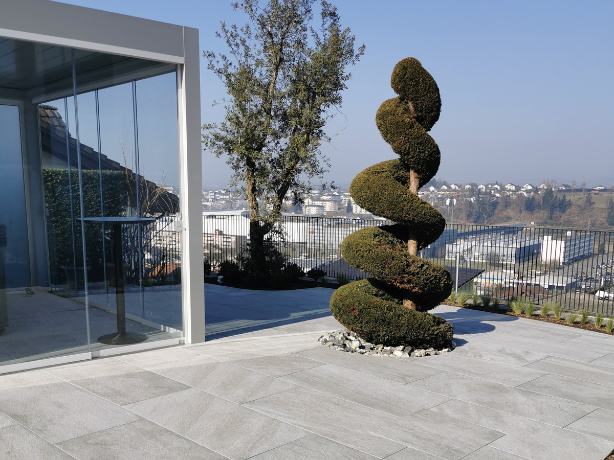KeraMar AG | Terrassenbelag mit Feinsteinzeugplatten